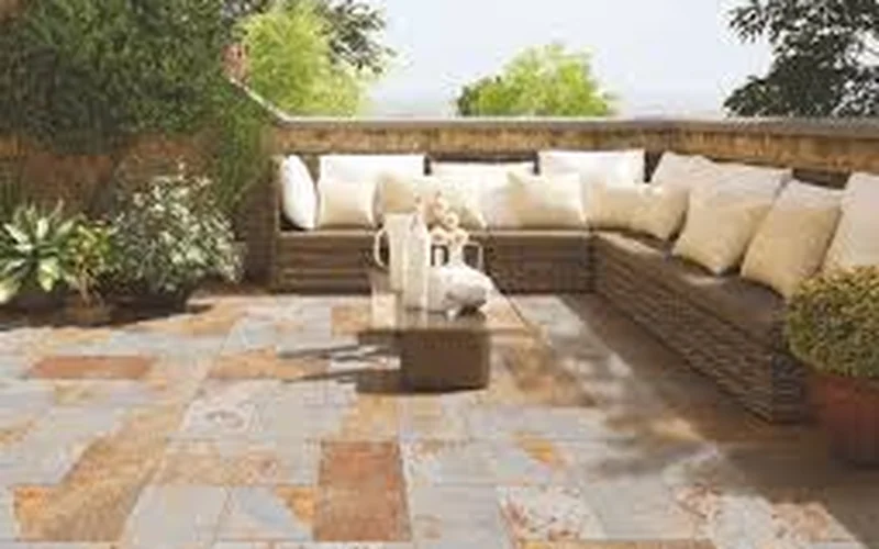 Terrasse extérieure carrelée